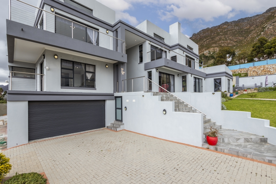 3 Bedroom Property for Sale in Mountainside Western Cape